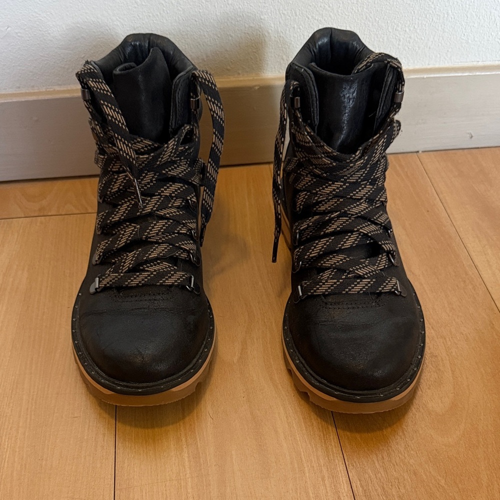 Sorel Lennox Lace Up Waterproof Leather Combat Boots - Women’s 10